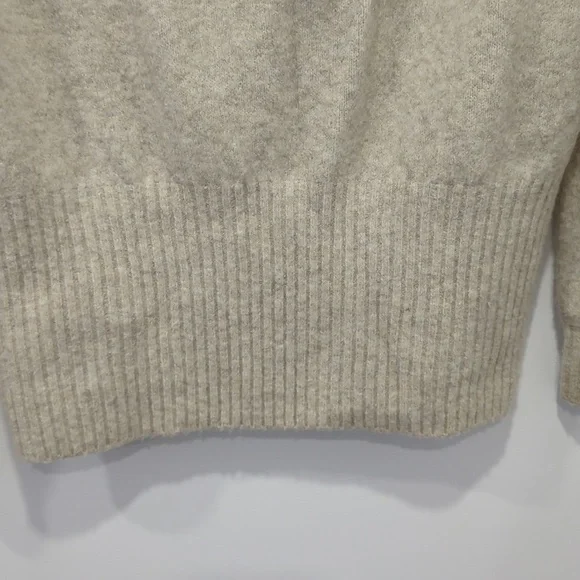 H&M Ladies Sweater - Picture 4 of 6
